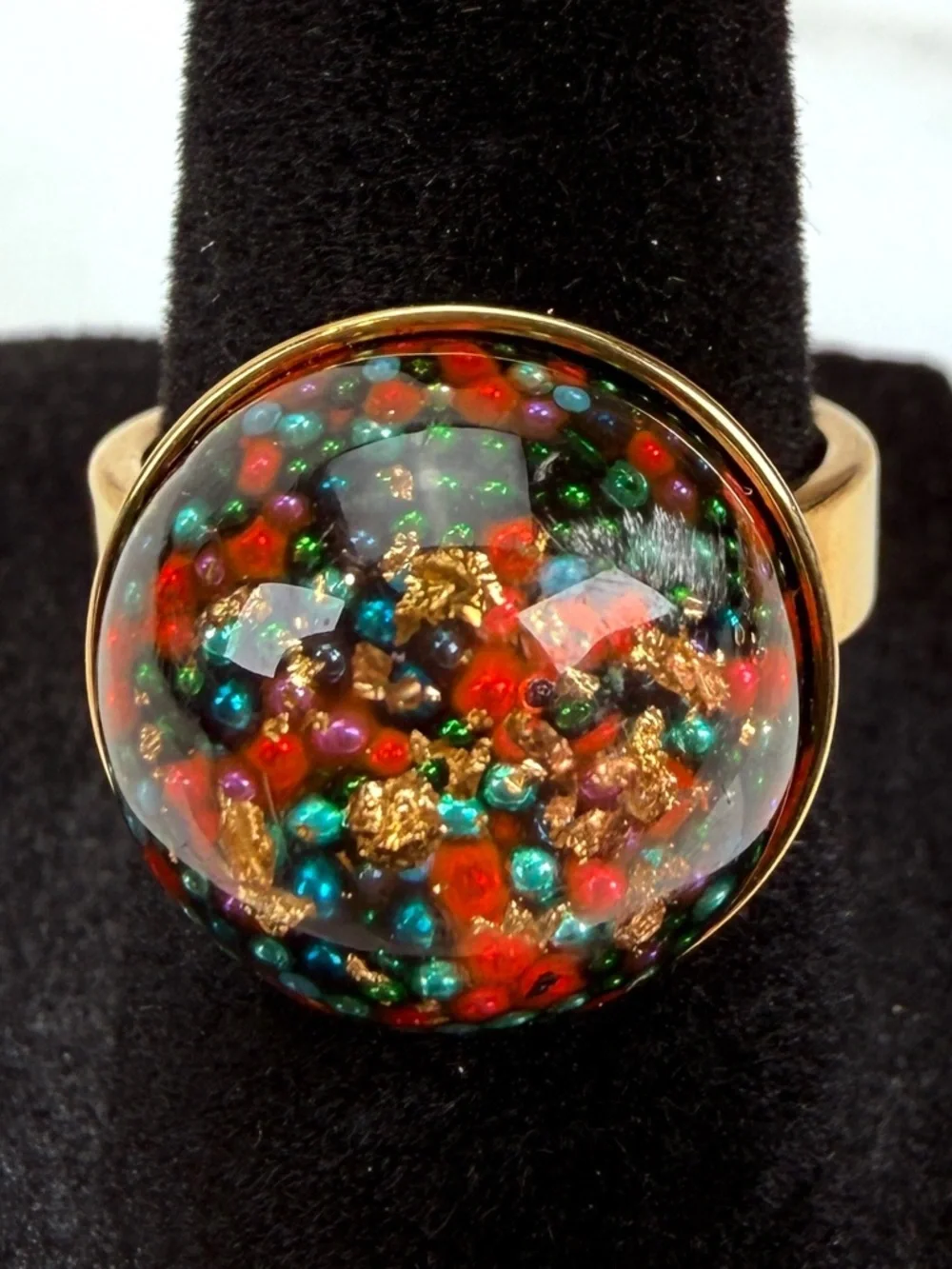 Beautiful size 6 1/2 goldtone raised bubble costume ring